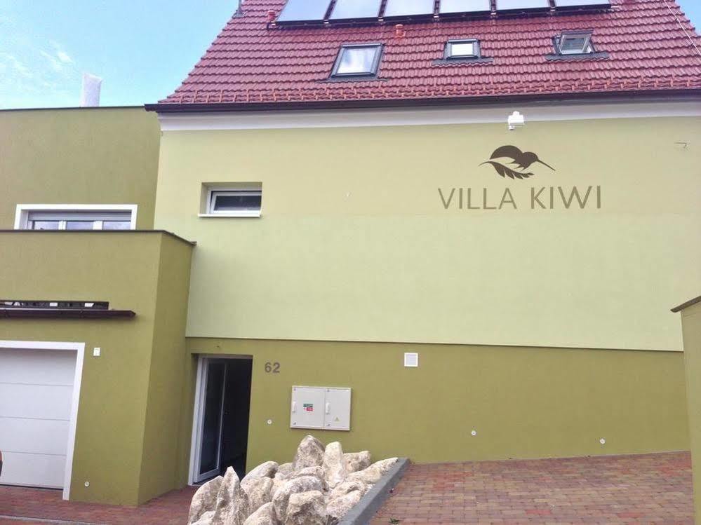 Villa Kiwi Микулов Екстериор снимка